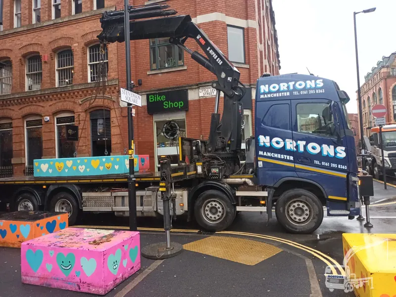 Hiab hire London - hiab lorry lifting a cabin on a city-centre street