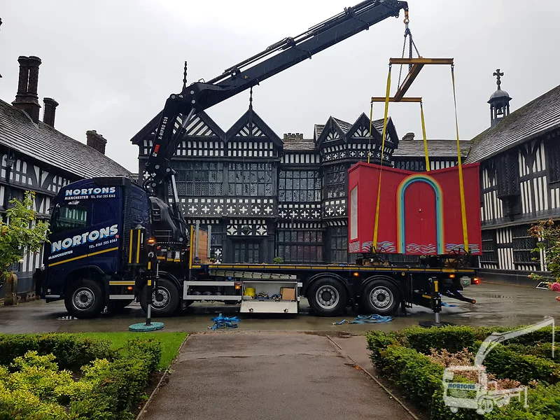 Hiab hire Nottingham - hiab lorry delivering a modular unit in the East Midlands
