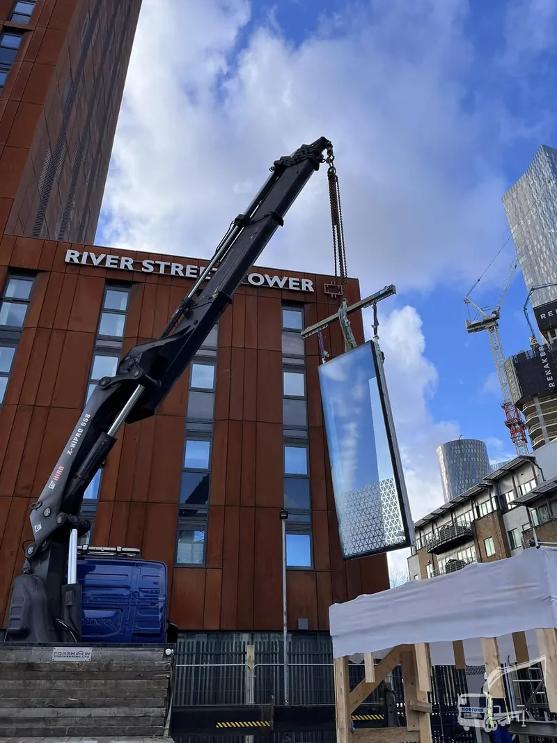 Hiab lorry working on a busy city street in London