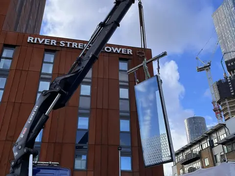 Hiab truck working in a tight city street